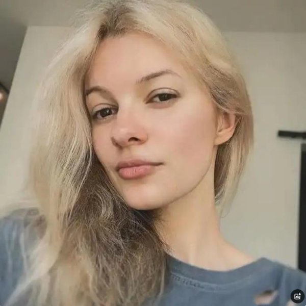 东方配资 23岁女孩刚逃出战火纷飞的乌克兰，就在美国轻轨上被杀害，陌生男子对她颈部连刺3刀